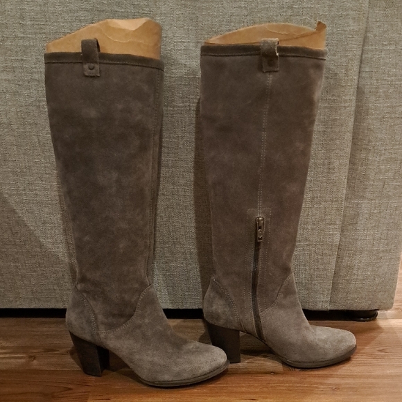 UGG Women's Gray Heeled Boots - Picture 4 of 14